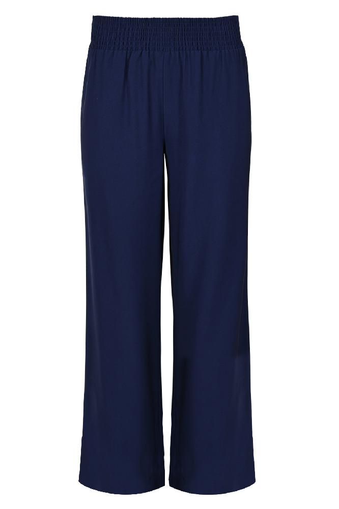 De Nikanne wijde uitlopende broek is ontworpen met een elastische band en een gerimpelde zoom voor een speelse en comfortabele fit.

Materialen: 90% Viscose / 10% Nylon