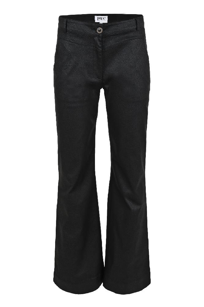 Ontdek deze stijlvolle 4-pocket Brando jeans, met wijde pijpen voor een trendy uitstraling. Voorzien van steekzakken aan de voorkant en een potloodzak aan de achterkant, biedt deze jeans zowel stijl als functionaliteit.