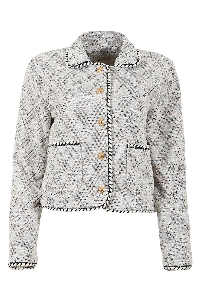 Cette veste courte en luxueux tissu jacquard apporte une touche sophistiquÃ©e Ã  toute tenue. DotÃ©e de poches avant stylÃ©es et d'une Ã©lÃ©gante fermeture Ã  boutons, elle est l'article parfait pour un look chic et intemporel !

MatiÃ¨res : 71% Polyester / 27% Coton / 2% Elasthanne