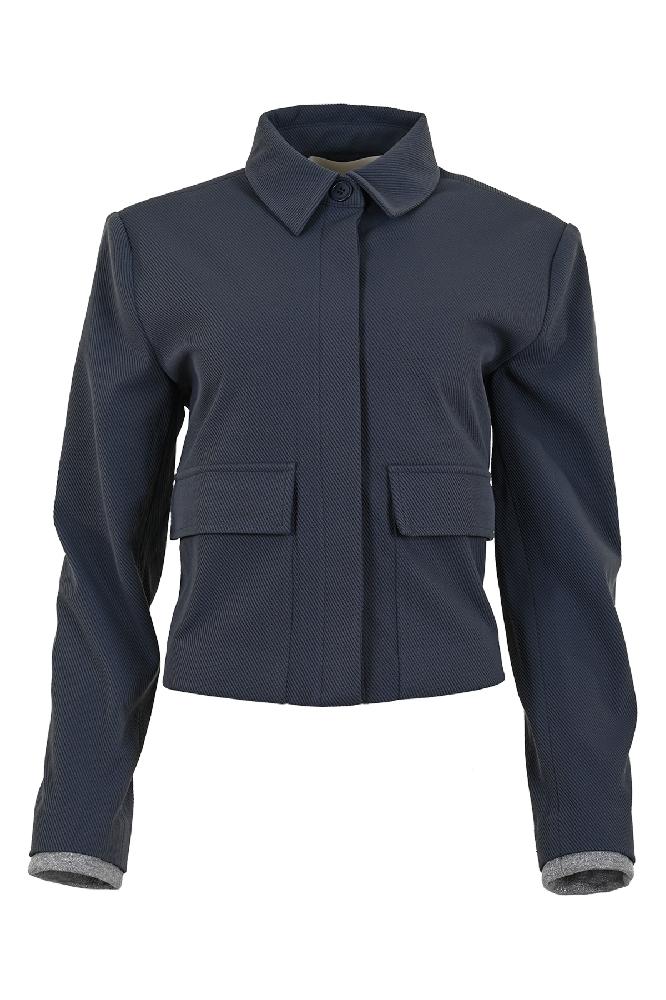 Penna, an elegant Zizo blazer in anthracite with silver tricot cuffs, blends refinement with a sporty touch. The high-quality fabric and subtle details make this blazer a versatile piece for both formal and casual outfits. Perfect for a modern and chic look.



