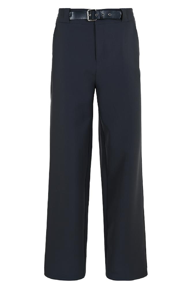 The Pamila pants by Zizo strike the perfect balance between comfort and style. In an elegant charcoal color, these pants exude sophistication and versatility. The timeless fit beautifully contours the body while offering freedom of movement, making it an ideal choice for both work and leisure.



